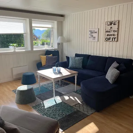Stor Og Sentral Leilighet. Kort Vei Til Flyplass. Appartement Tromsø