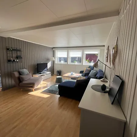 Stor Og Sentral Leilighet. Kort Vei Til Flyplass. Tromsø