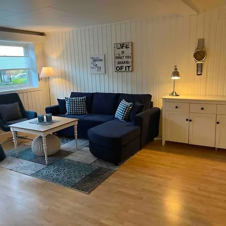 Stor Og Sentral Leilighet. Kort Vei Til Flyplass. Appartement
